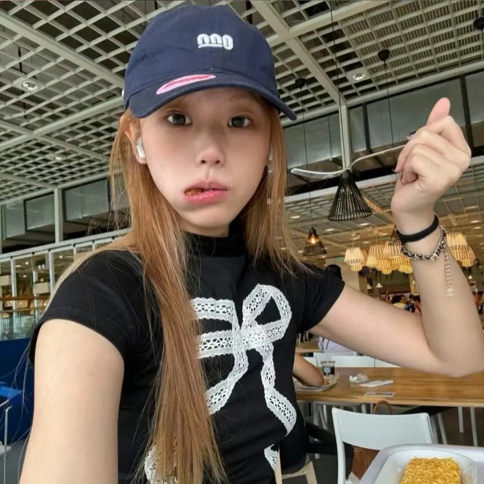 女兵报到封面